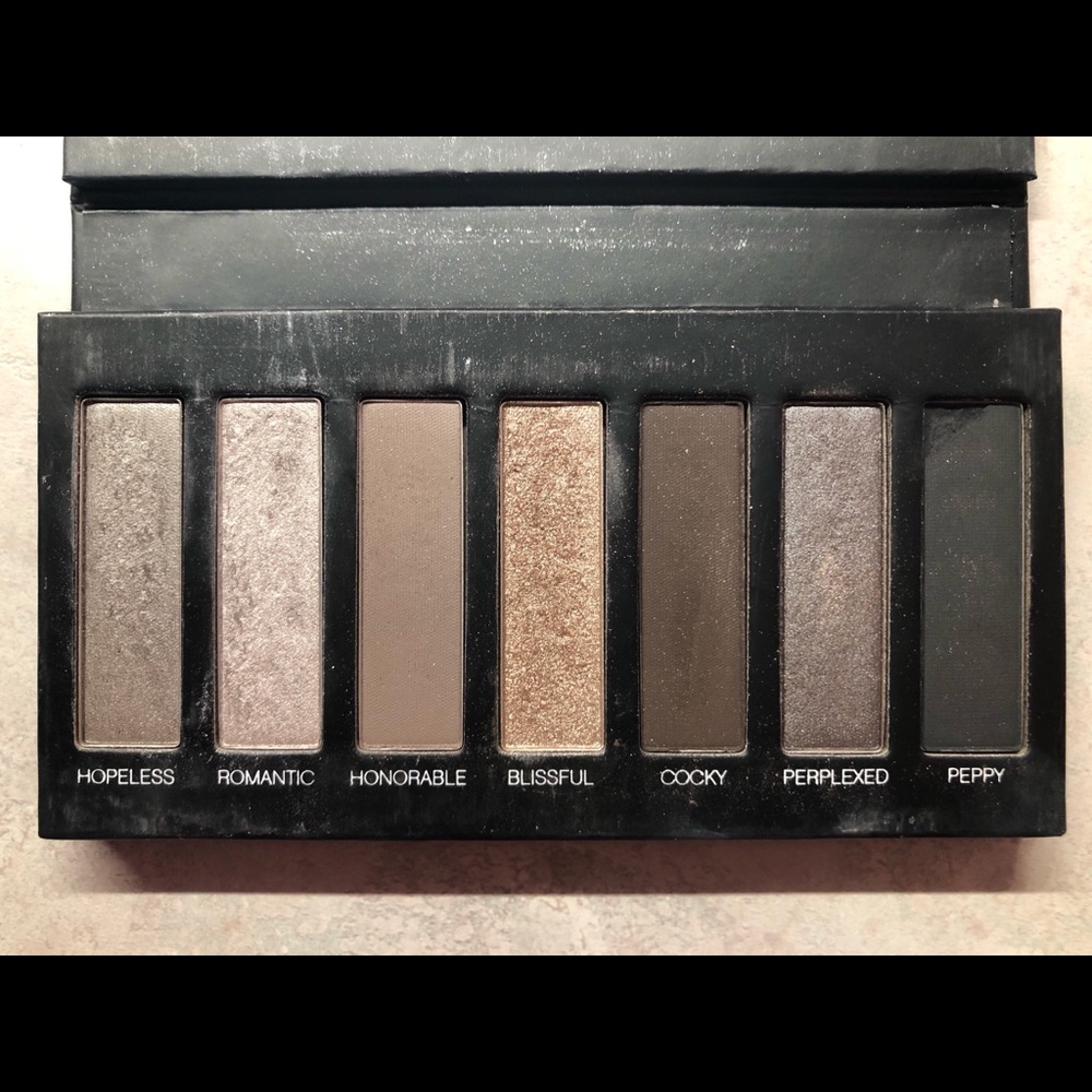 Younique Addiction Palette 2